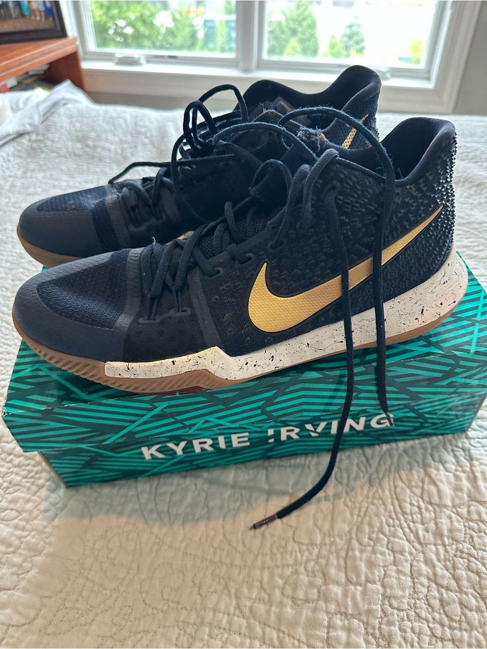 Nike Men's Kyrie Basketball Shoes - Black/Gold